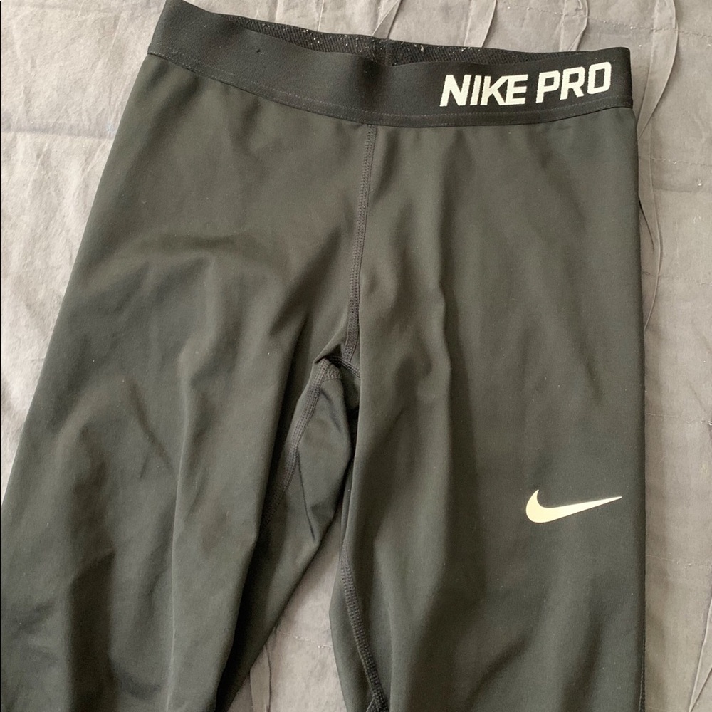 Nike pro capri pants